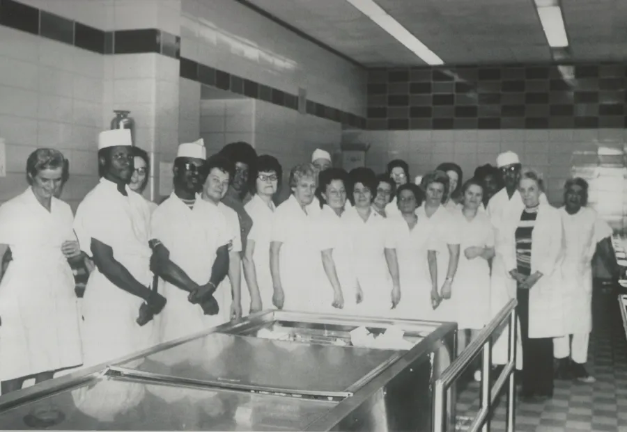 kitchen_cafeteria_workers_2.jpg